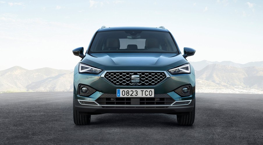 Presenting the new flagship model, SEAT Tarraco large SUV front part with mountains behind