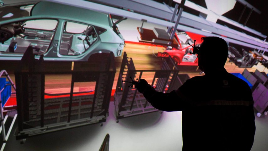 How is Virtual Reality applied in car manufacturing at SEAT 3