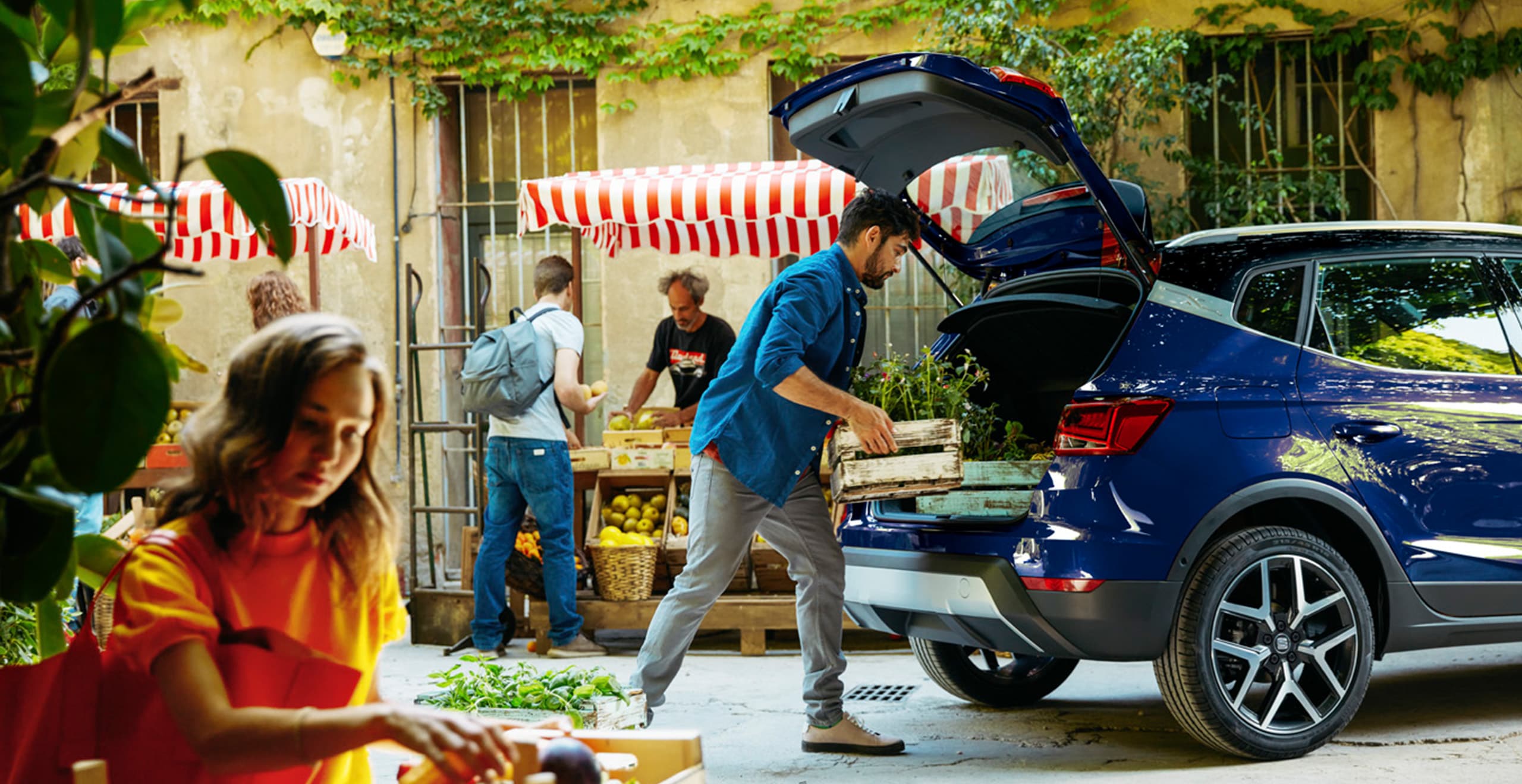 SEAT Arona 400 litre boot capacity design. Showing the SEAT Arona  car Trunk Organizer and boot space