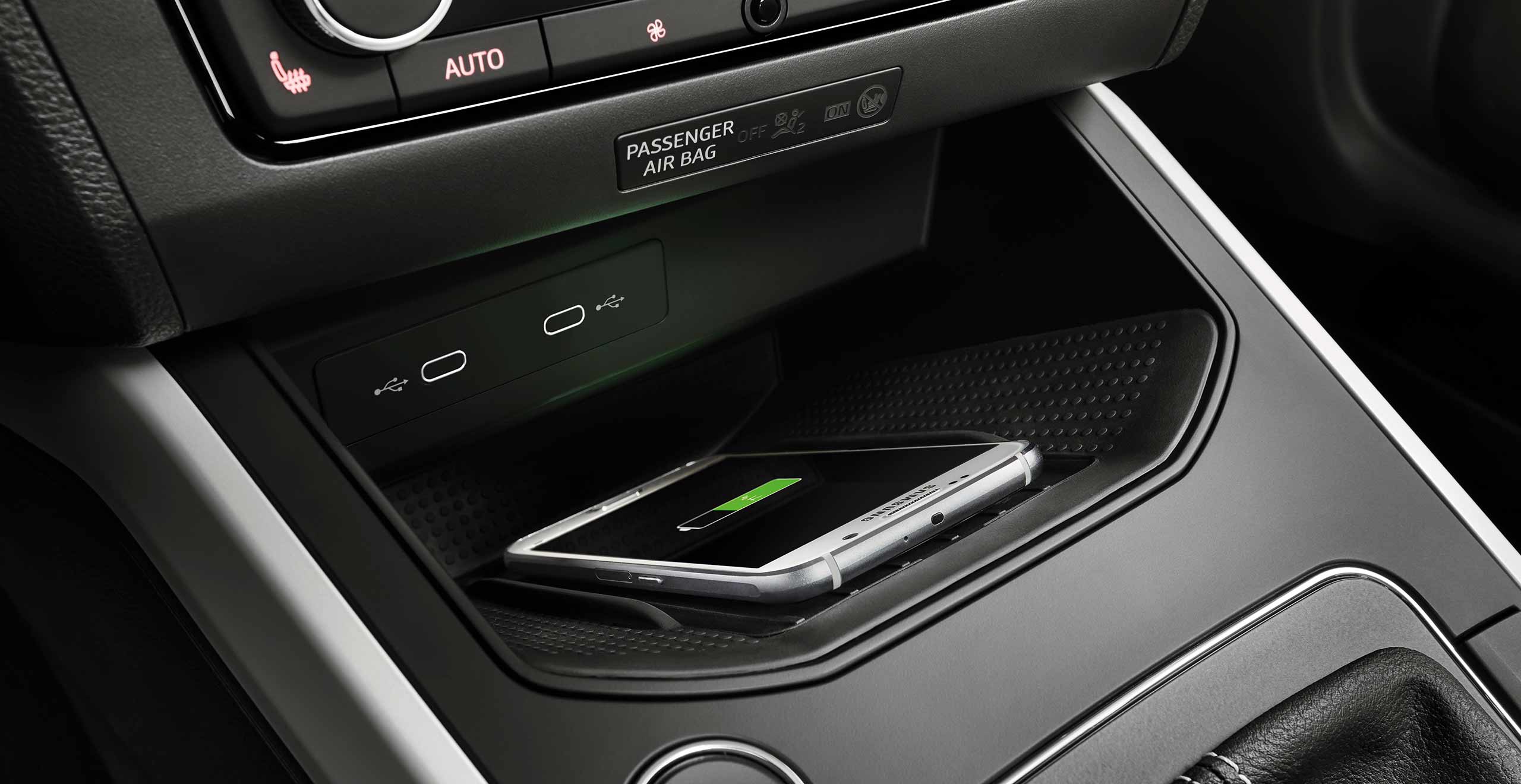 SEAT Arona gear stick wireless charger technology. Showing GSM antenna¸ USB and connectivity box