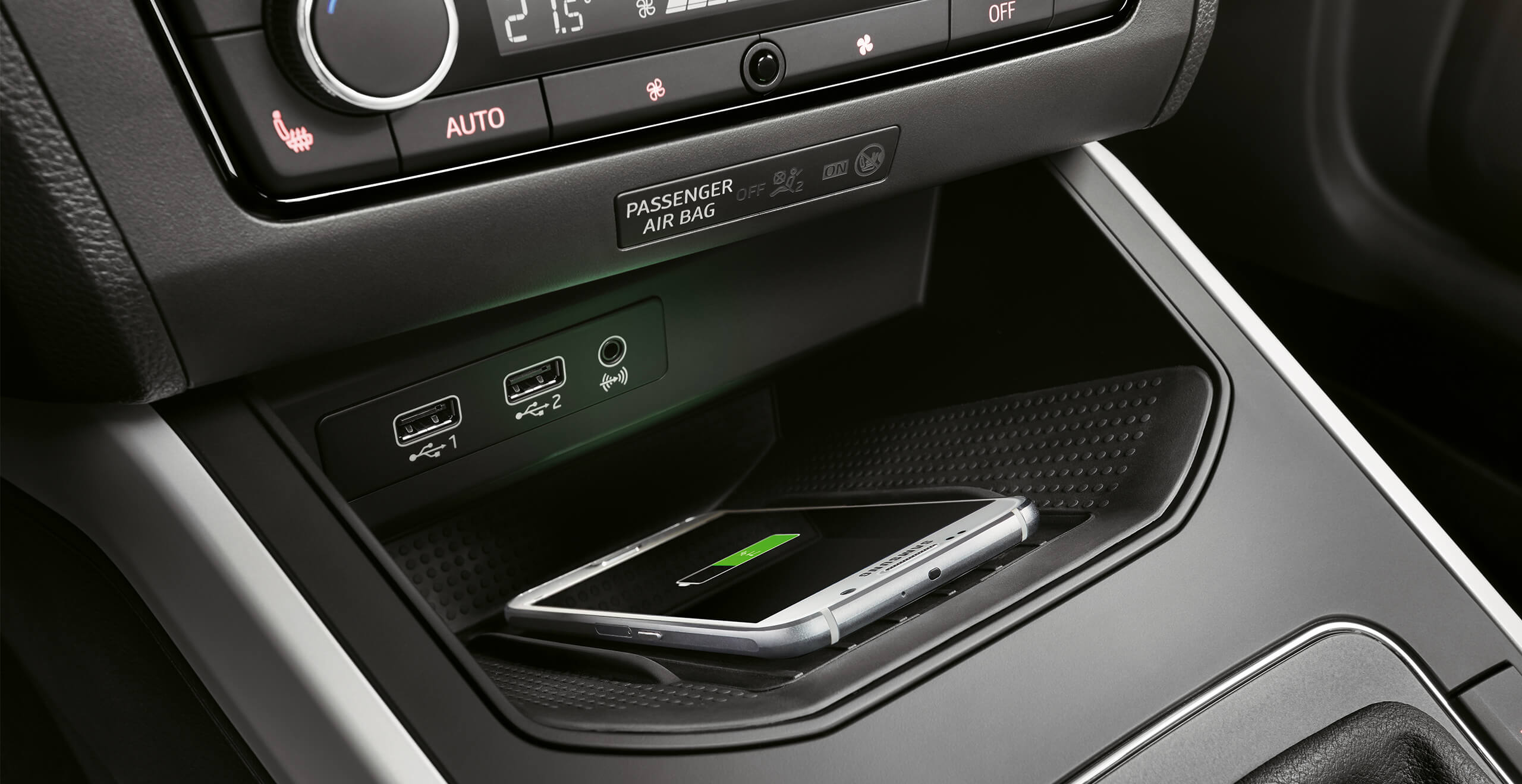 full link connectivity. SEAT Arona interior console connectivity wireless charger: wireless phone charging, keyless entry SEAT car console