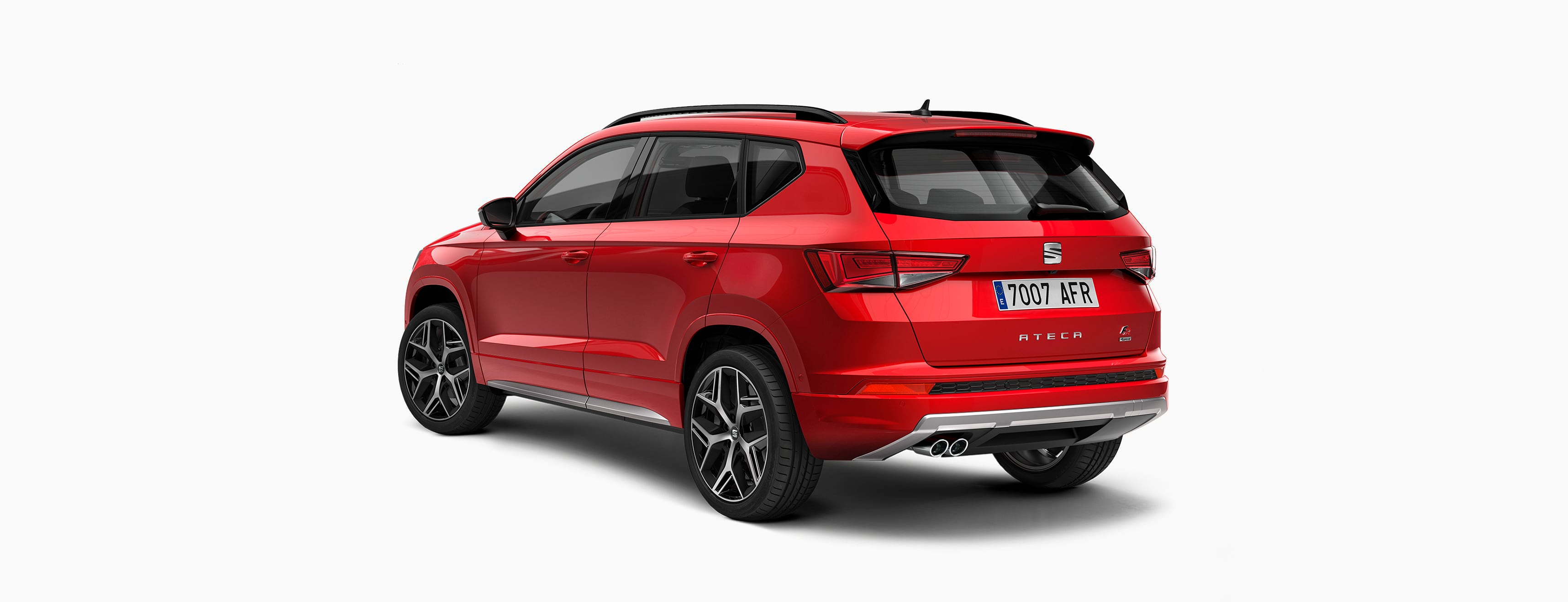 SEAT Ateca SUV compacto exterior. Showing an urban white bila SEAT Ateca SUV